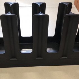 kệ để ly 4 ngăn đứng màu đen