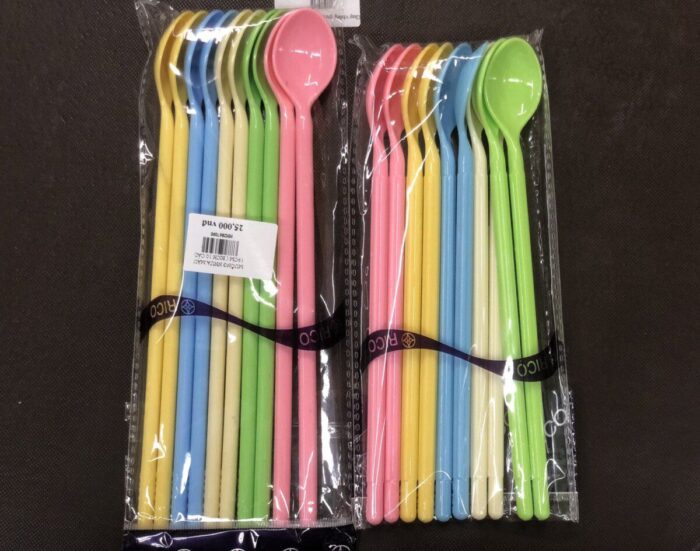 muong-nhua-mau Muỗng nhựa pha chế màu