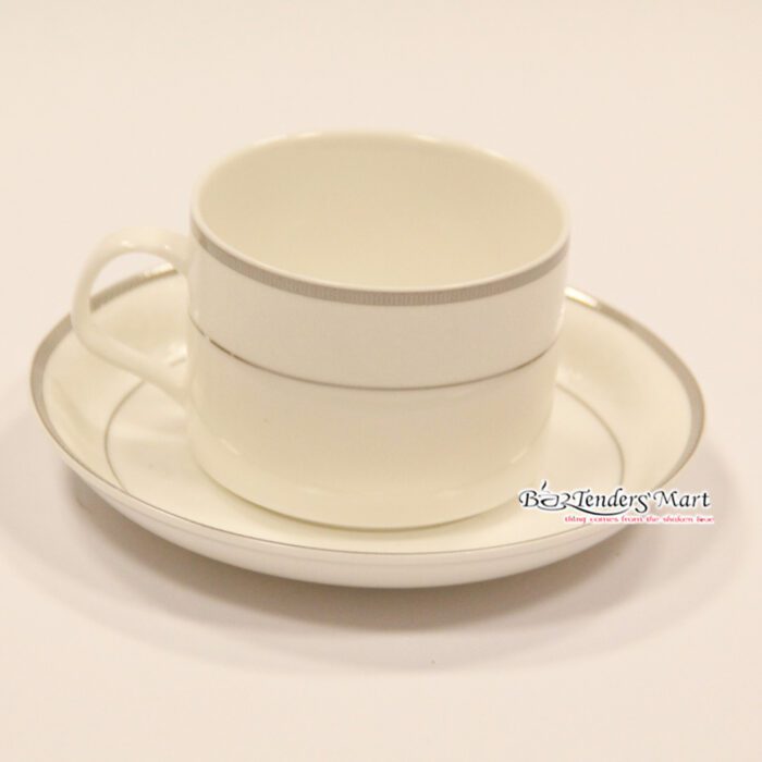 bo ly su trang co vien 150ml